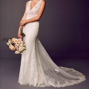 Lace wedding dress